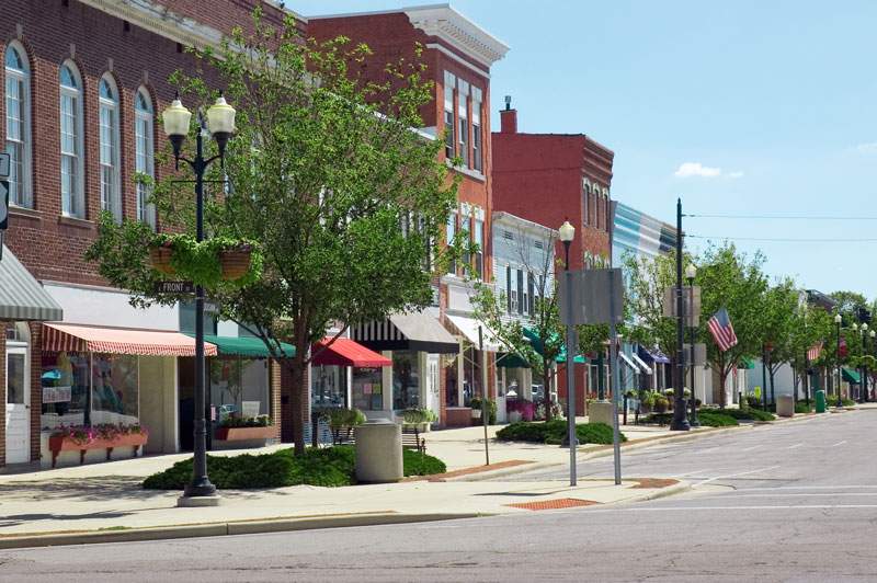 Downtown view of Businesses with Small Business Insurance in Saginaw, MI